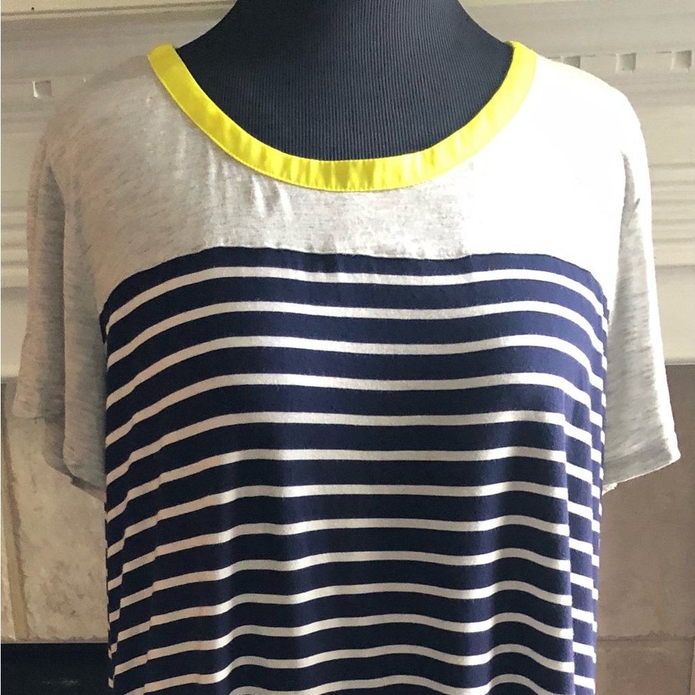 Skies Are Blue Blouse Top Size XXL  Women Stripped Rayon Blend Short Sleeves = L